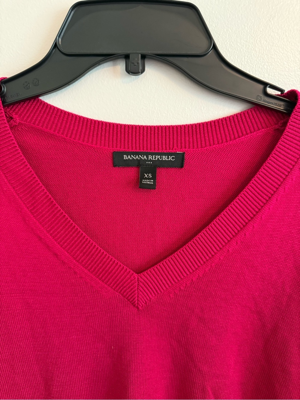 Banana Republic Women's V-Neck Sweater in Vibrant Magenta - Picture 2 of 8